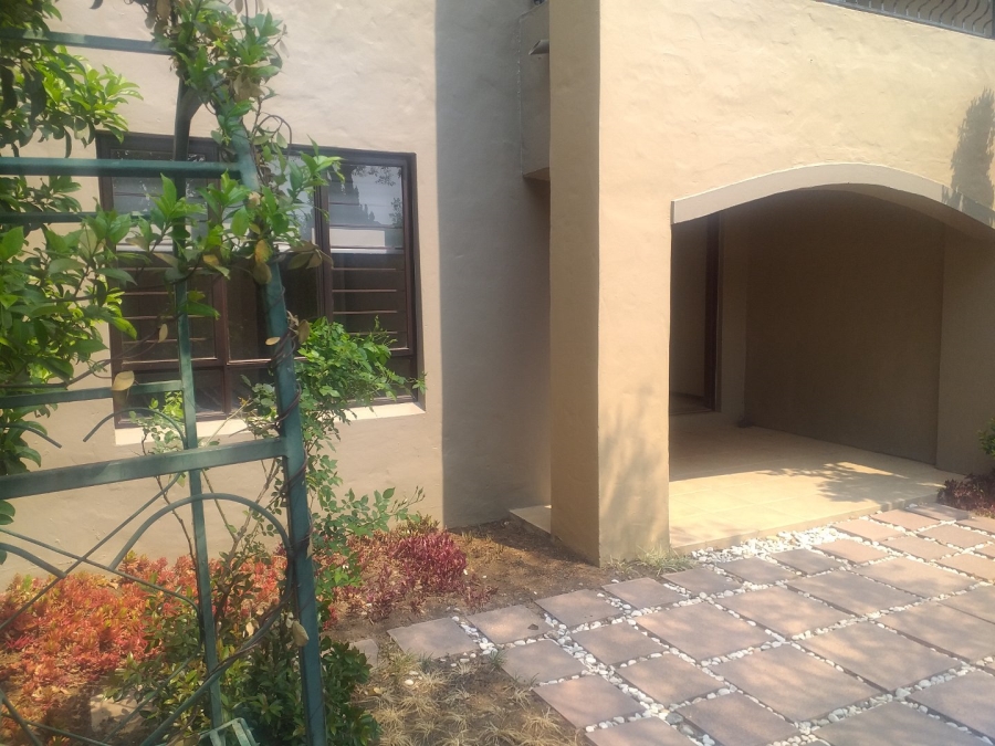 2 Bedroom Property for Sale in Lonehill Gauteng