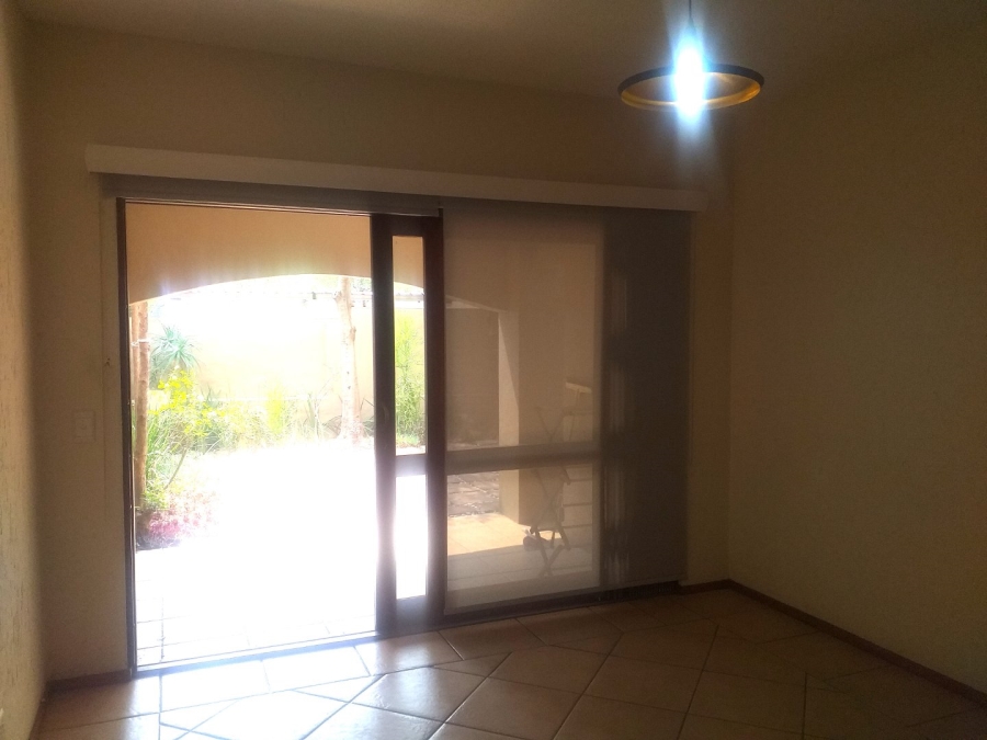 2 Bedroom Property for Sale in Lonehill Gauteng