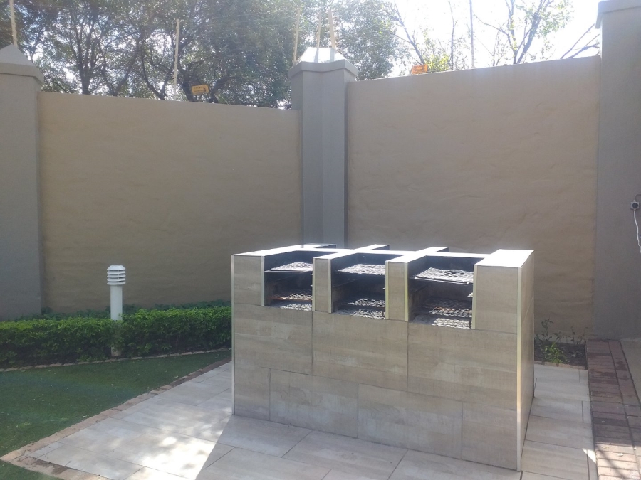 2 Bedroom Property for Sale in Lonehill Gauteng