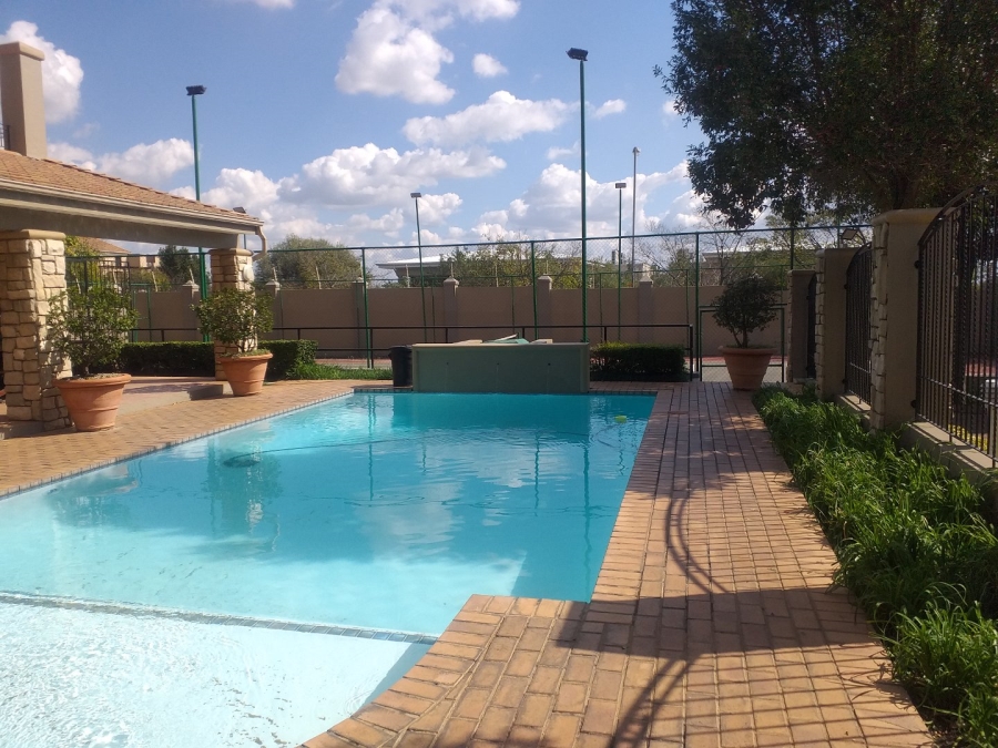 2 Bedroom Property for Sale in Lonehill Gauteng