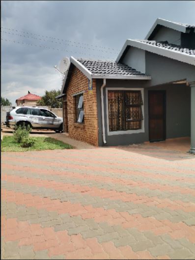 3 Bedroom Property for Sale in Clayville Gauteng