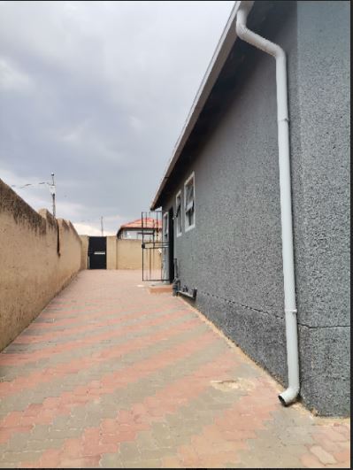 3 Bedroom Property for Sale in Clayville Gauteng