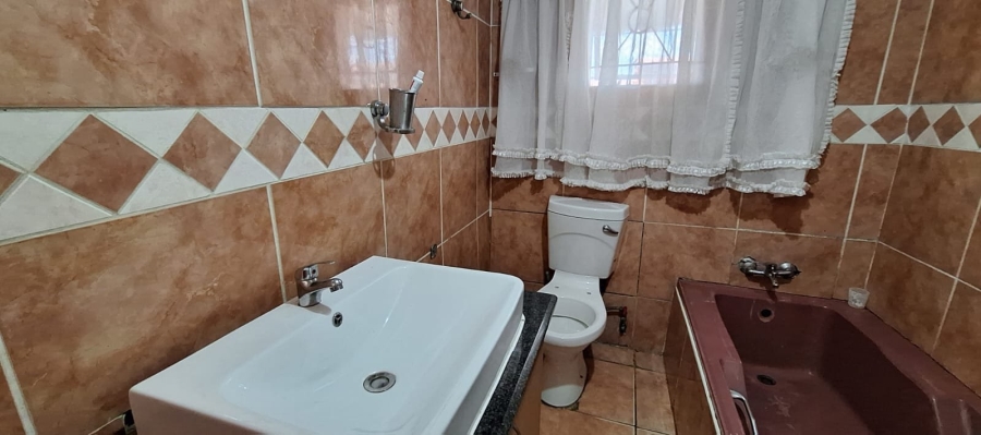 5 Bedroom Property for Sale in Mamelodi West Gauteng