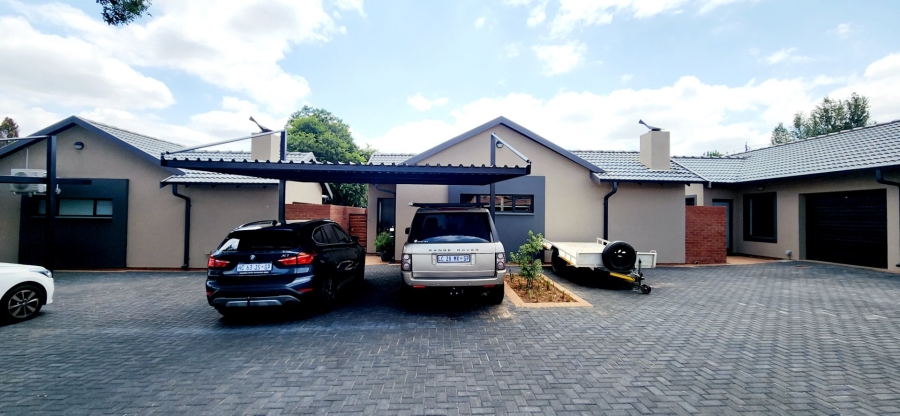 To Let 3 Bedroom Property for Rent in Waverley Gauteng