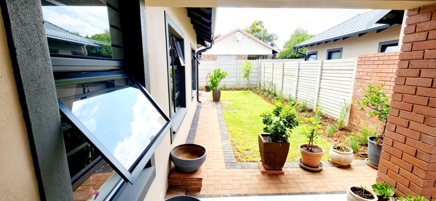 To Let 3 Bedroom Property for Rent in Waverley Gauteng