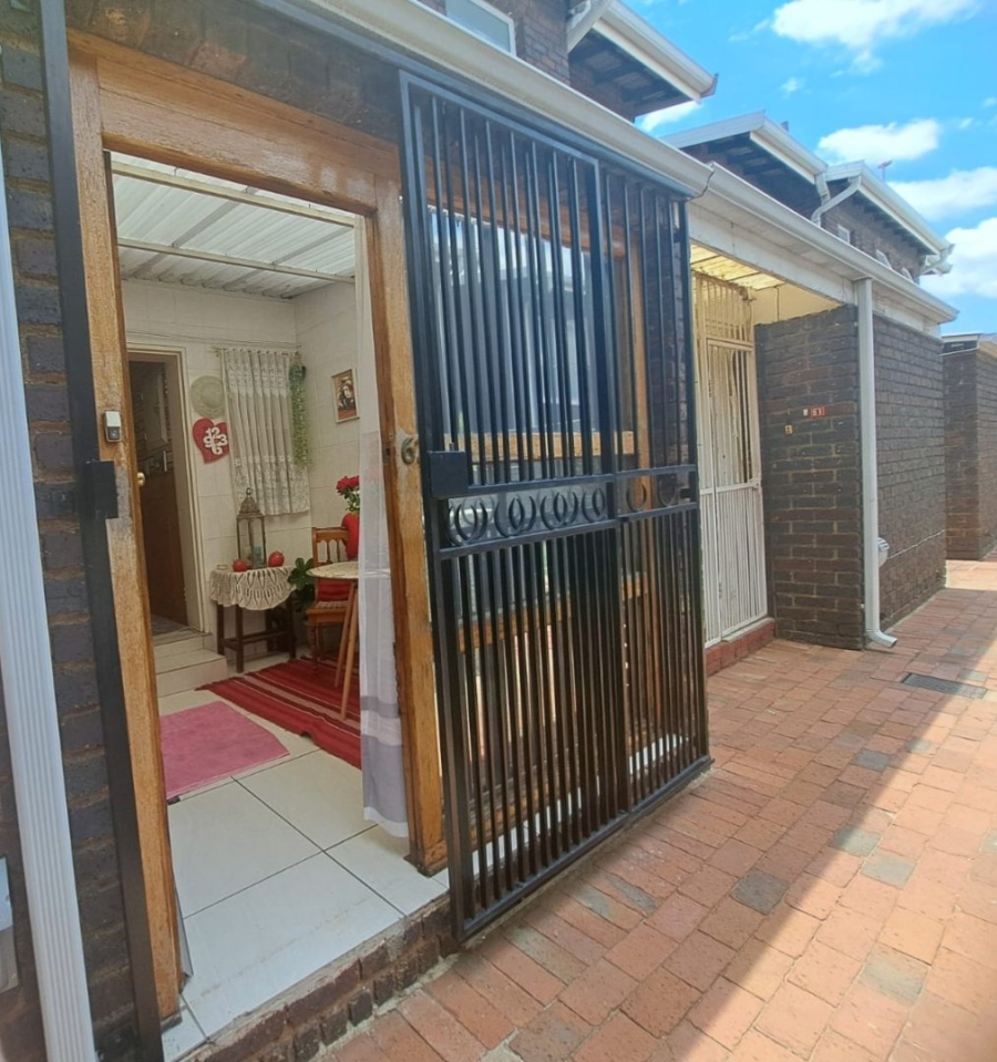 To Let 2 Bedroom Property for Rent in Dayanglen Gauteng