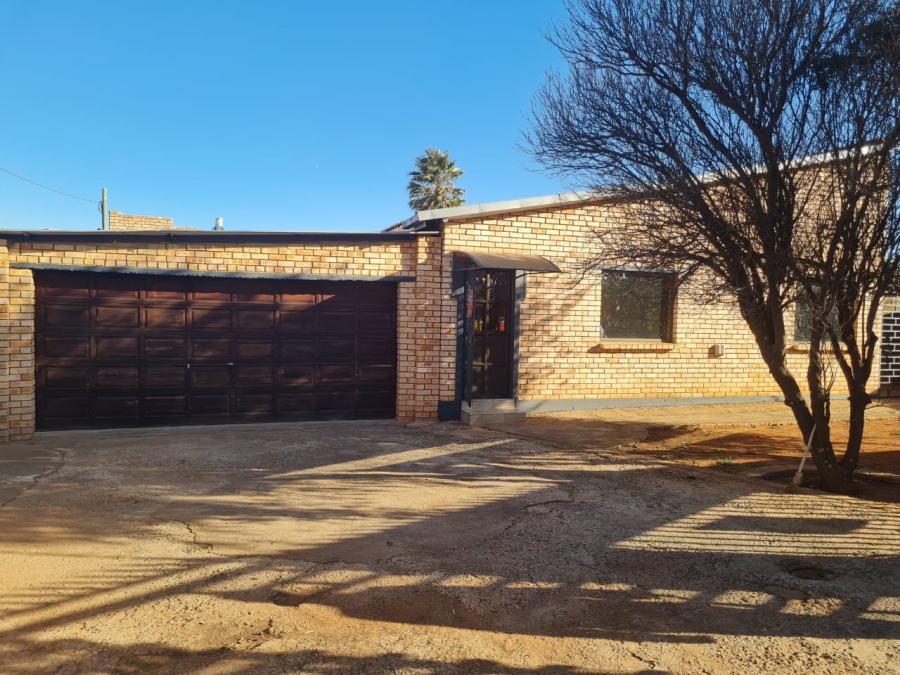 To Let 2 Bedroom Property for Rent in Lenasia Ext 11 Gauteng