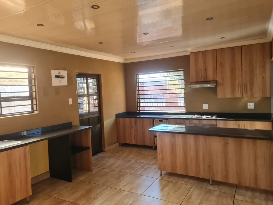 To Let 2 Bedroom Property for Rent in Lenasia Ext 11 Gauteng