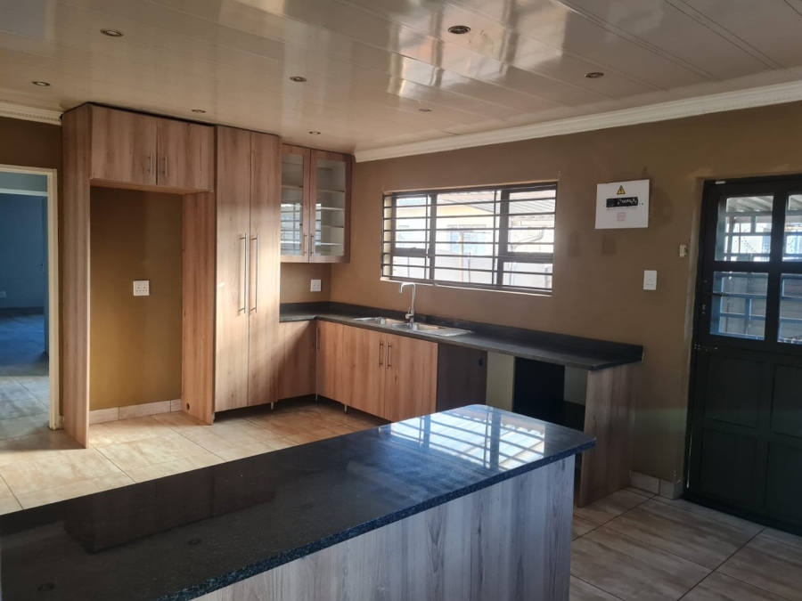 To Let 2 Bedroom Property for Rent in Lenasia Ext 11 Gauteng