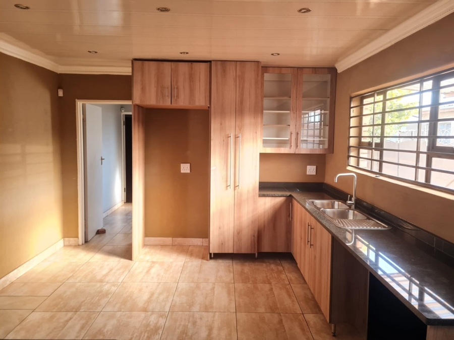 To Let 2 Bedroom Property for Rent in Lenasia Ext 11 Gauteng