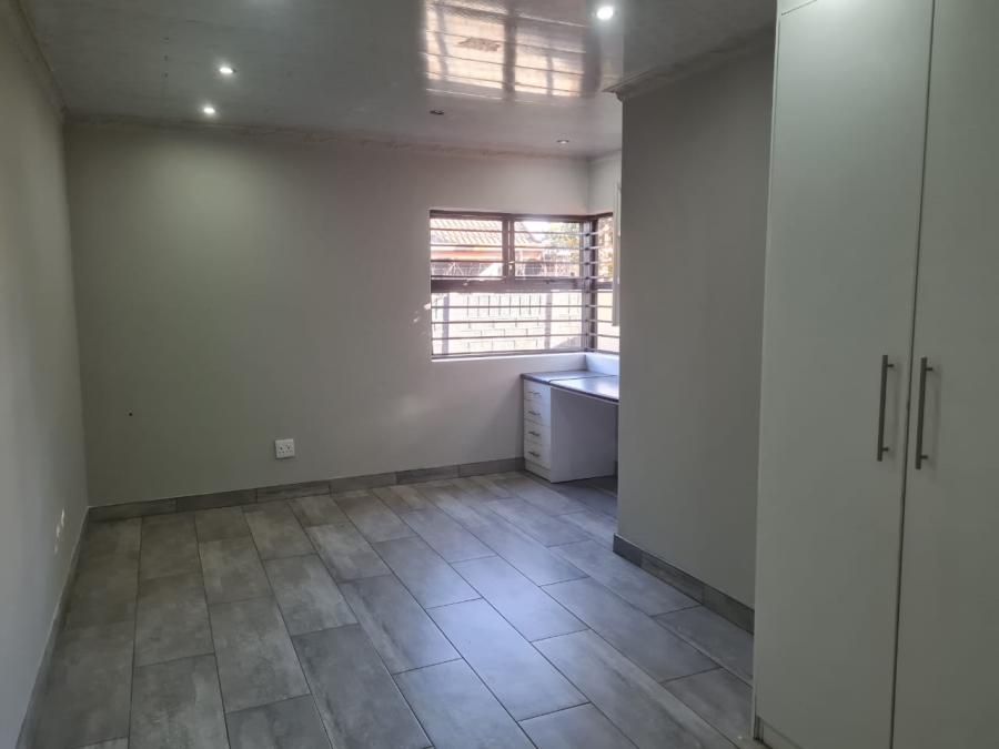 To Let 2 Bedroom Property for Rent in Lenasia Ext 11 Gauteng