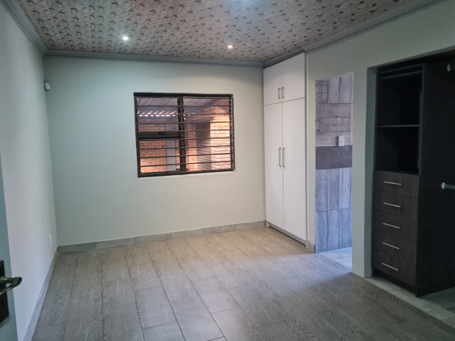 To Let 2 Bedroom Property for Rent in Lenasia Ext 11 Gauteng