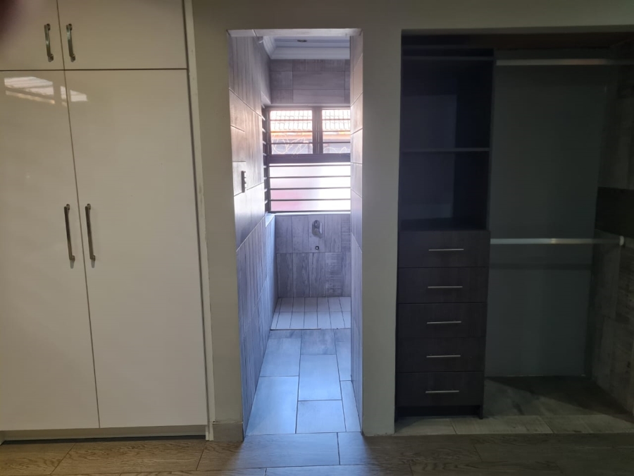 To Let 2 Bedroom Property for Rent in Lenasia Ext 11 Gauteng