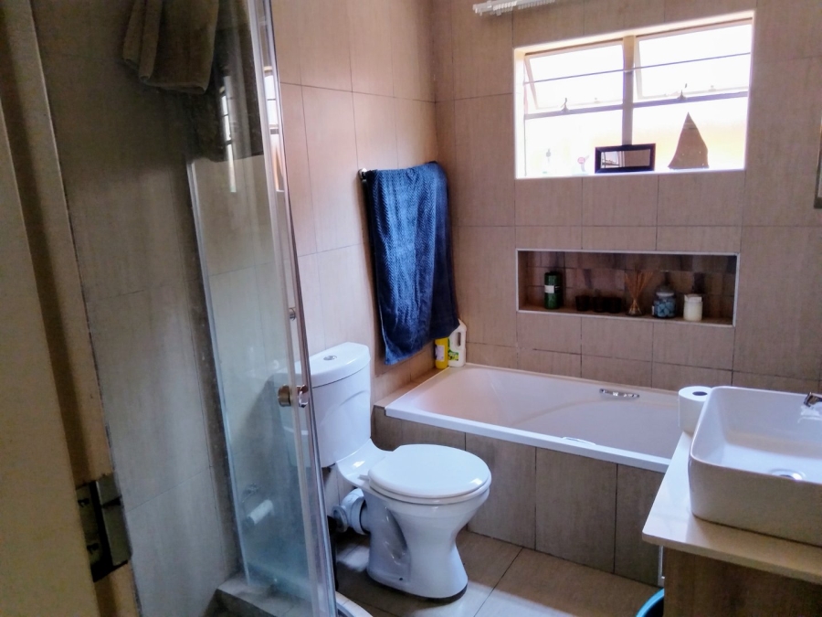 3 Bedroom Property for Sale in Andeon Gauteng