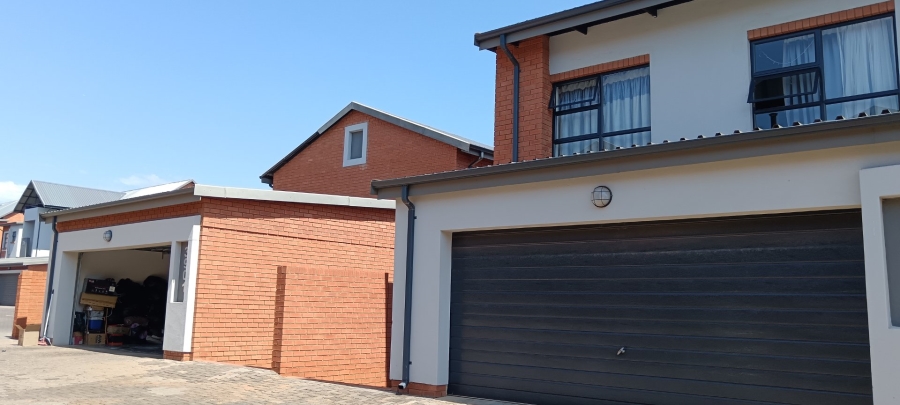 To Let 3 Bedroom Property for Rent in Louwlardia Gauteng