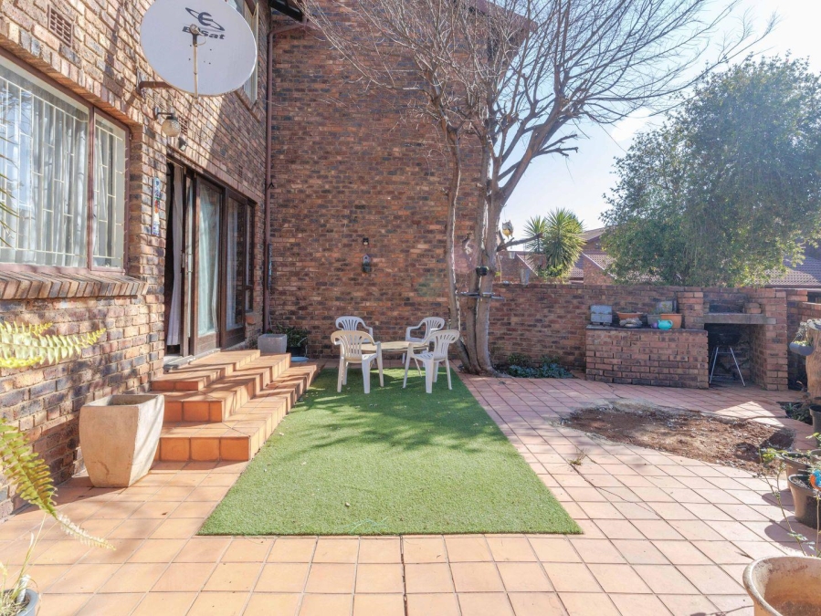 3 Bedroom Property for Sale in Illiondale Gauteng