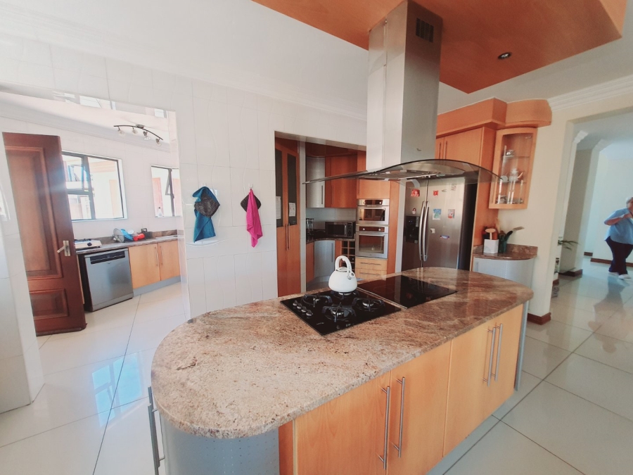 5 Bedroom Property for Sale in Zambezi Country Estate Gauteng