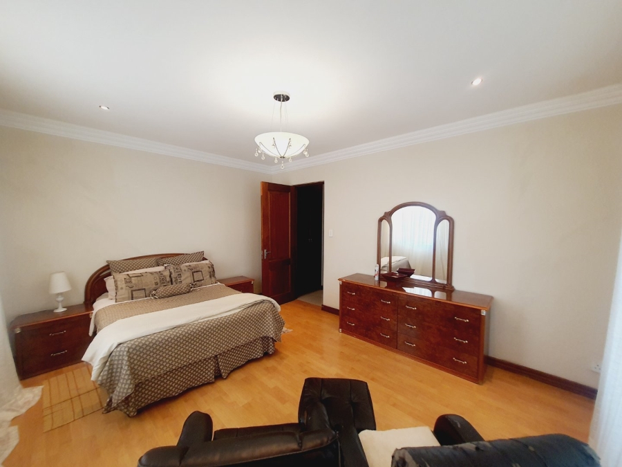 5 Bedroom Property for Sale in Zambezi Country Estate Gauteng