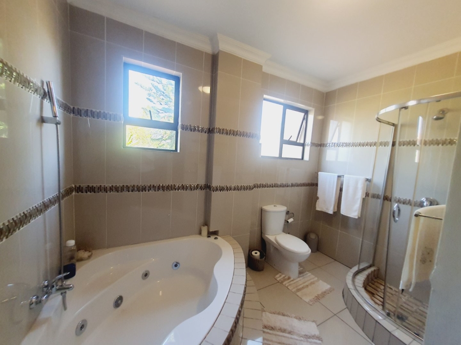 5 Bedroom Property for Sale in Zambezi Country Estate Gauteng