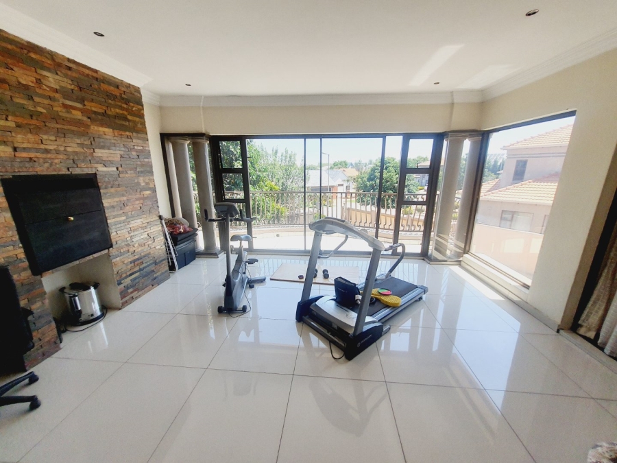 5 Bedroom Property for Sale in Zambezi Country Estate Gauteng