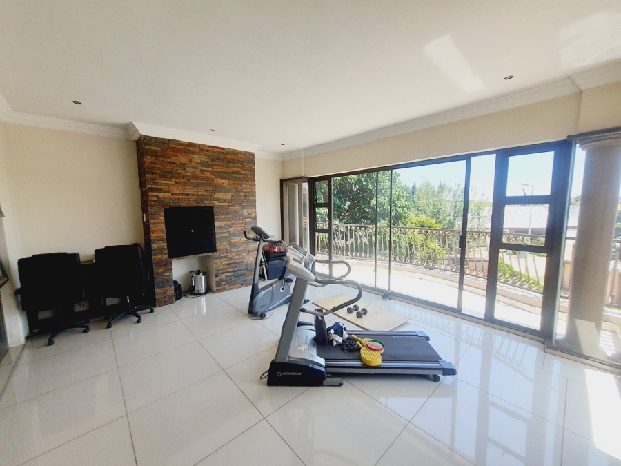 5 Bedroom Property for Sale in Zambezi Country Estate Gauteng