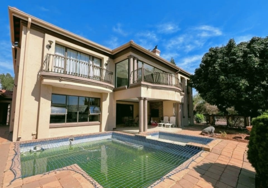 5 Bedroom Property for Sale in Zambezi Country Estate Gauteng