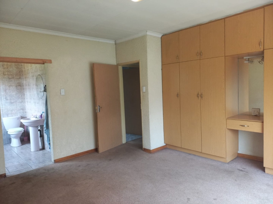 To Let 3 Bedroom Property for Rent in Dunnottar Gauteng