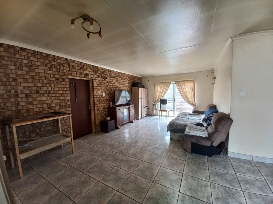 To Let 3 Bedroom Property for Rent in Dunnottar Gauteng