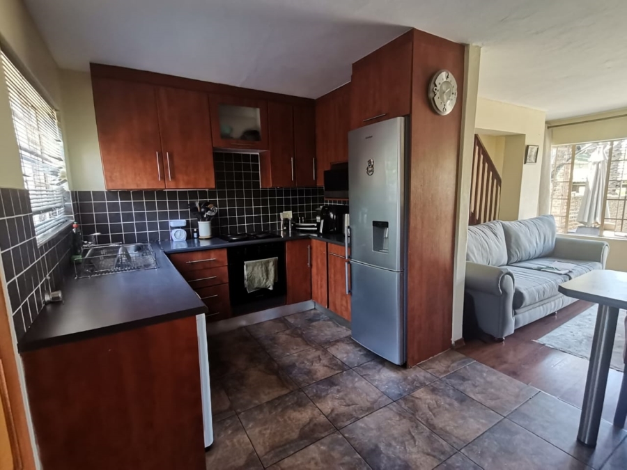 To Let 2 Bedroom Property for Rent in Noordwyk Gauteng