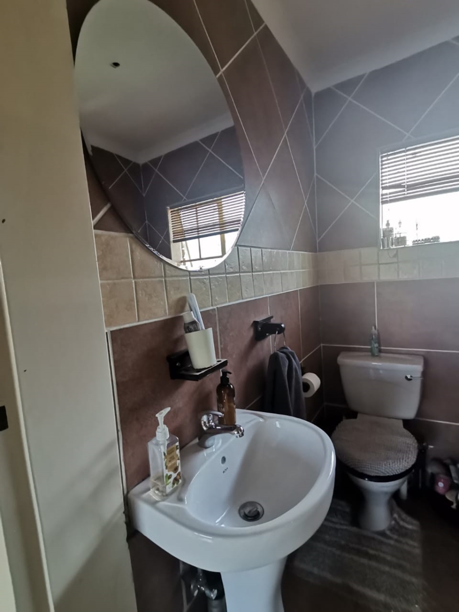 To Let 2 Bedroom Property for Rent in Noordwyk Gauteng