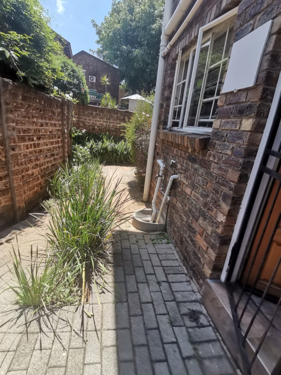 To Let 2 Bedroom Property for Rent in Noordwyk Gauteng