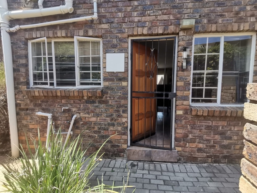 To Let 2 Bedroom Property for Rent in Noordwyk Gauteng