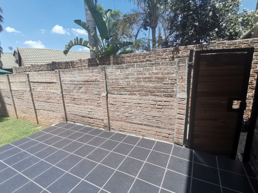 To Let 2 Bedroom Property for Rent in Noordwyk Gauteng