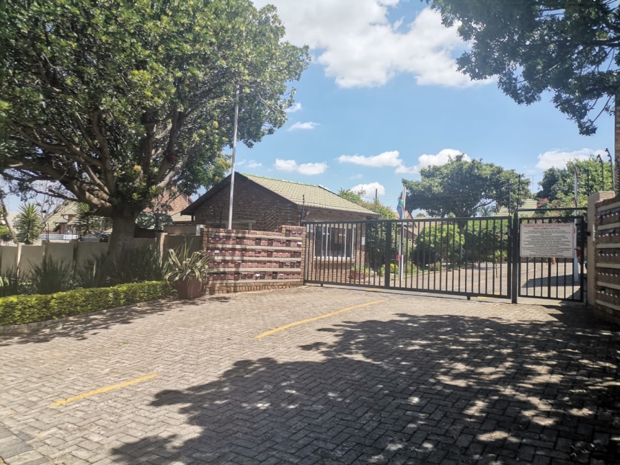 To Let 2 Bedroom Property for Rent in Noordwyk Gauteng