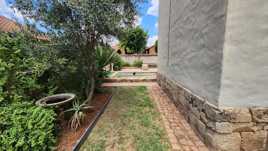 4 Bedroom Property for Sale in Amberfield Crest Estate Gauteng