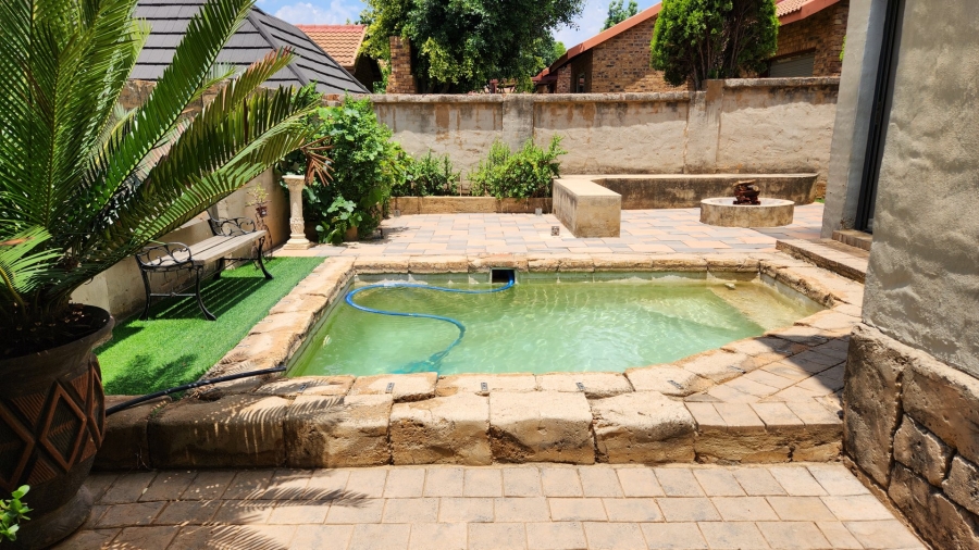 4 Bedroom Property for Sale in Amberfield Crest Estate Gauteng