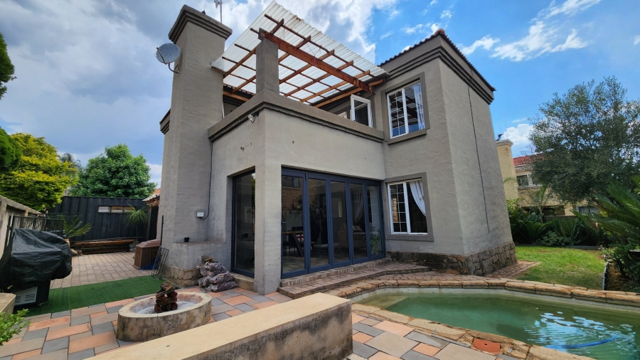 4 Bedroom Property for Sale in Amberfield Crest Estate Gauteng