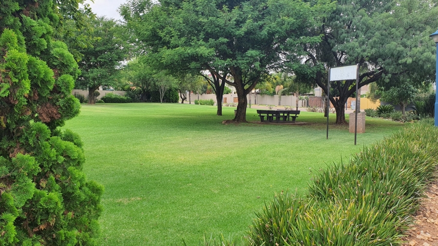 4 Bedroom Property for Sale in Amberfield Gauteng