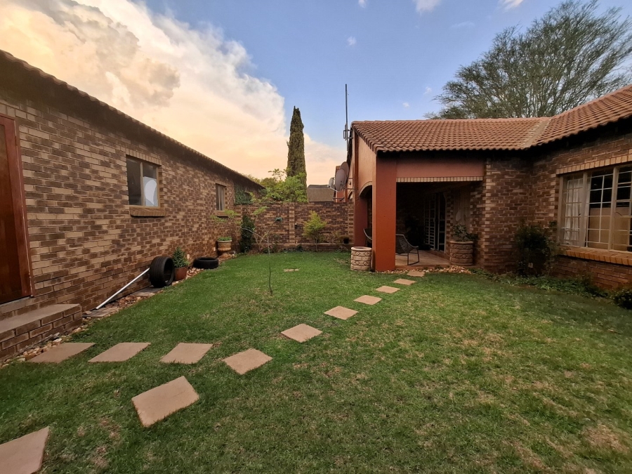 To Let 3 Bedroom Property for Rent in Equestria Gauteng