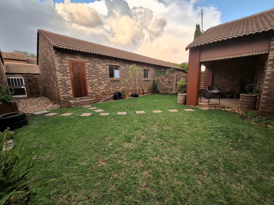 To Let 3 Bedroom Property for Rent in Equestria Gauteng