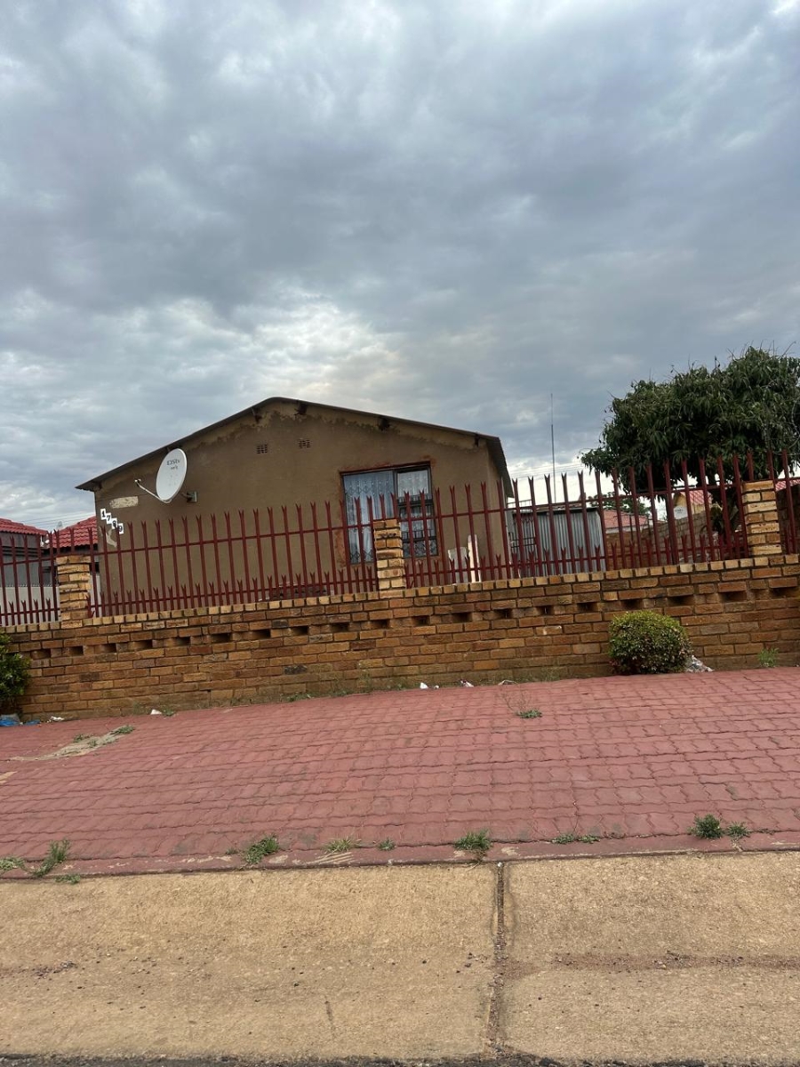 2 Bedroom Property for Sale in Meadowlands West Gauteng