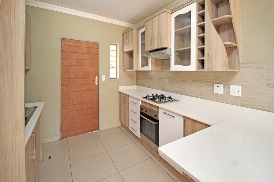 2 Bedroom Property for Sale in Andeon Gauteng