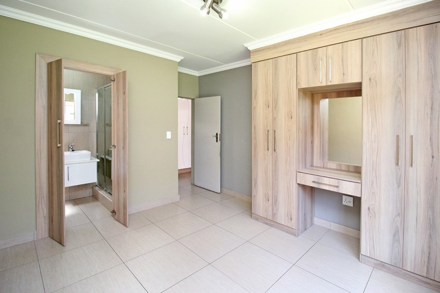 2 Bedroom Property for Sale in Andeon Gauteng