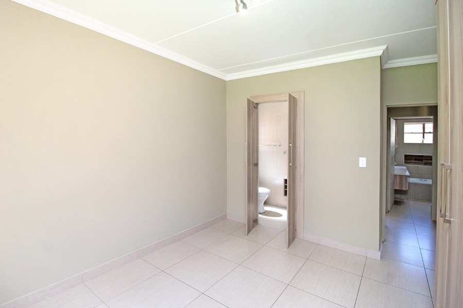 2 Bedroom Property for Sale in Andeon Gauteng