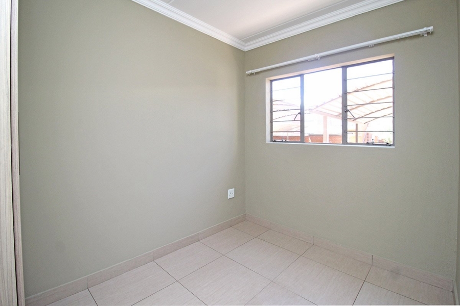 2 Bedroom Property for Sale in Andeon Gauteng