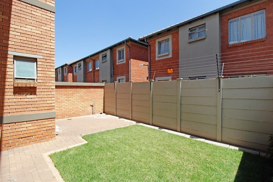 2 Bedroom Property for Sale in Andeon Gauteng