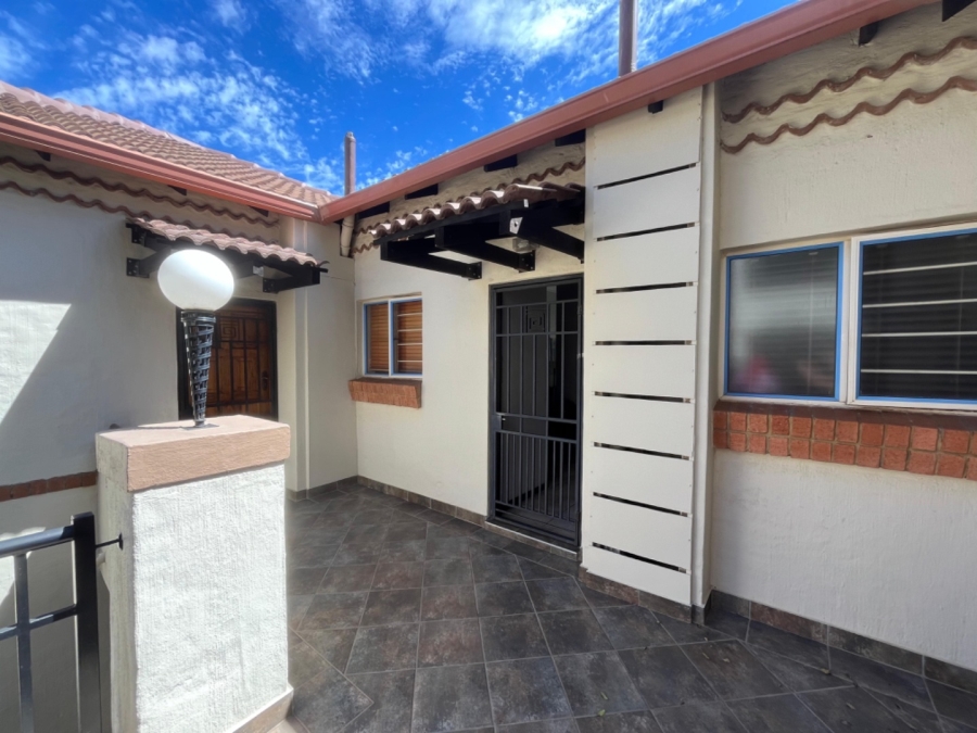 To Let 2 Bedroom Property for Rent in Olympus AH Gauteng