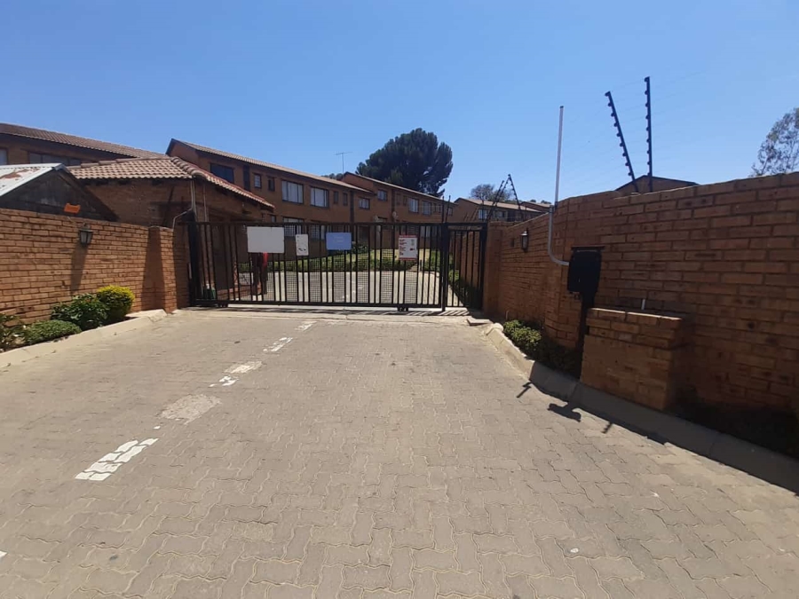 2 Bedroom Property for Sale in Meredale Gauteng