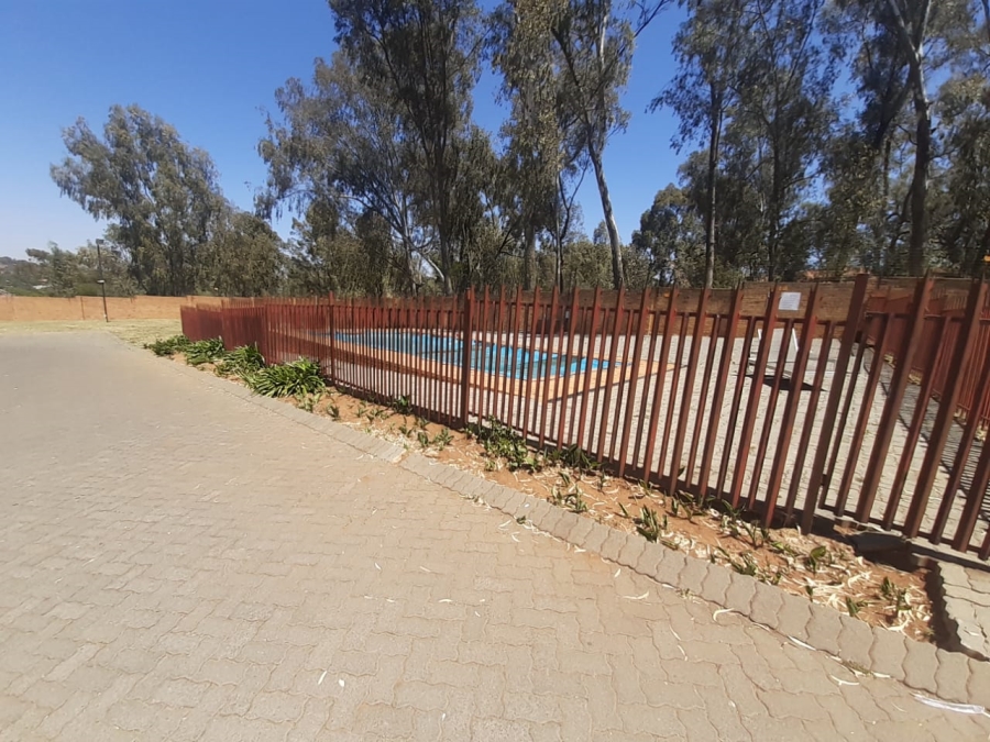 2 Bedroom Property for Sale in Meredale Gauteng