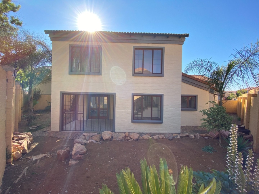 To Let 2 Bedroom Property for Rent in Equestria Gauteng